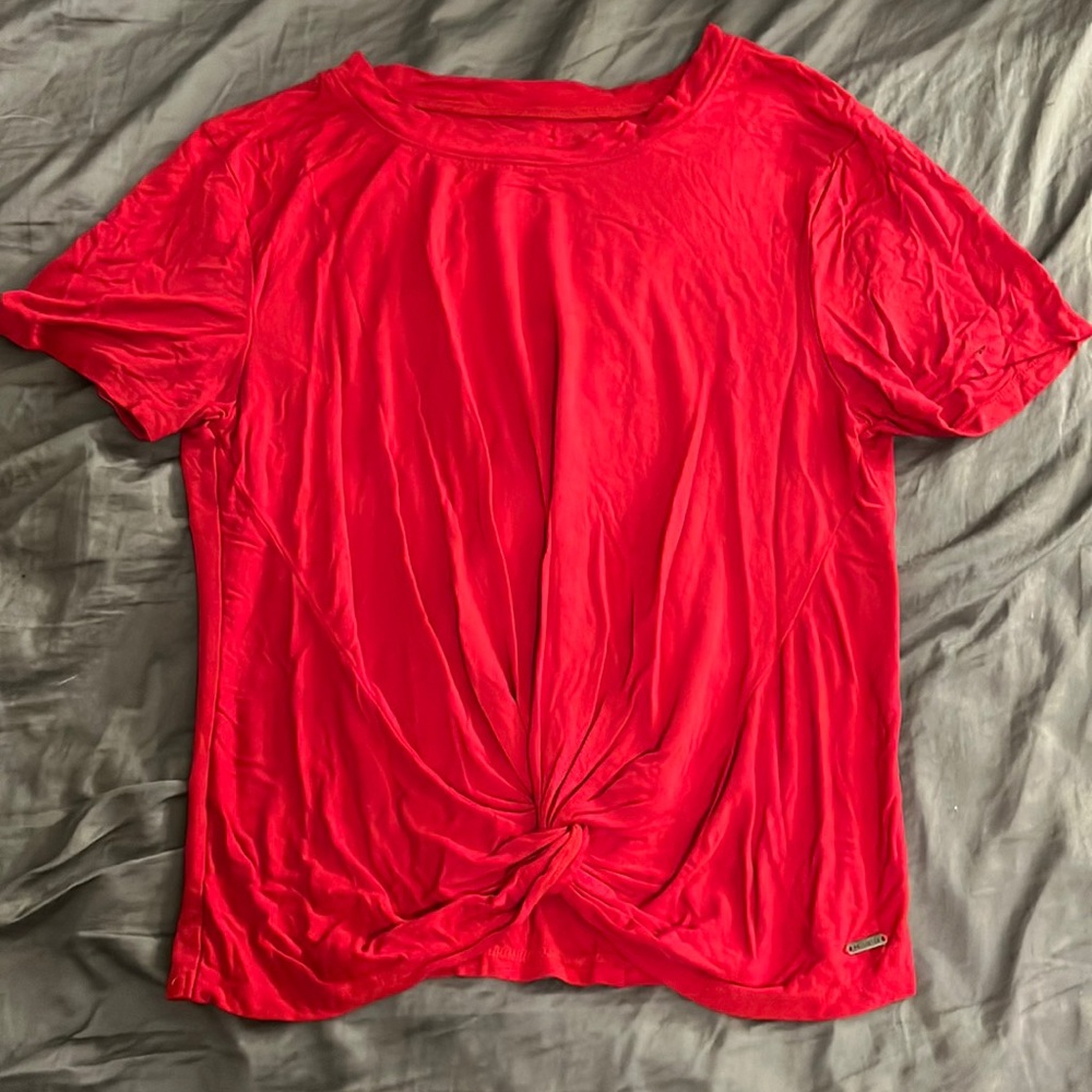 Soft red cropped tee